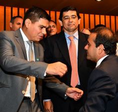 Foto de la galería: Fiesta de la democracia: juraron el gobernador y el vice y reeligieron a Carlos Rovira al frente de la Legislatura