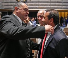 Foto de la galería: Fiesta de la democracia: juraron el gobernador y el vice y reeligieron a Carlos Rovira al frente de la Legislatura