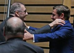 Foto de la galería: Fiesta de la democracia: juraron el gobernador y el vice y reeligieron a Carlos Rovira al frente de la Legislatura