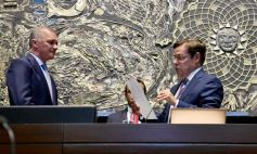 Foto de la galería: Fiesta de la democracia: juraron el gobernador y el vice y reeligieron a Carlos Rovira al frente de la Legislatura
