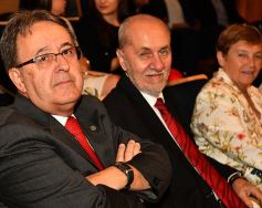 Foto de la galería: Fiesta de la democracia: juraron el gobernador y el vice y reeligieron a Carlos Rovira al frente de la Legislatura