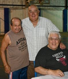 Foto de la galería: Homenajearon a leyendas del fútbol misionero