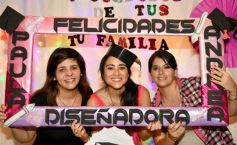 Foto de la galería: Paula se recibió de diseñadora y la familia celebró a lo grande