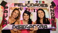 Foto de la galería: Paula se recibió de diseñadora y la familia celebró a lo grande