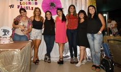 Foto de la galería: Paula se recibió de diseñadora y la familia celebró a lo grande