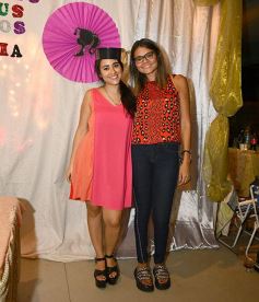 Foto de la galería: Paula se recibió de diseñadora y la familia celebró a lo grande