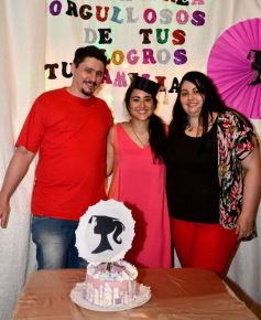 Foto de la galería: Paula se recibió de diseñadora y la familia celebró a lo grande