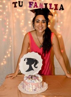 Foto de la galería: Paula se recibió de diseñadora y la familia celebró a lo grande