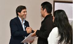 Sixto Fotografías. Sociedad. Yacyretá  EBY - La EBY entregó títulos de propiedad en San Isidro