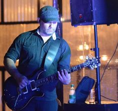 Foto de la galería: Fabio Gasser, a puro rock en Beerlín