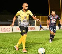Foto de la galería: Crucero cayó de local por la Copa Argentina ante Pronunciamiento