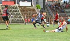 Foto de la galería: Guaraní derrotó a Atlético Posadas en otra jornada de amistosos en Villa Sarita