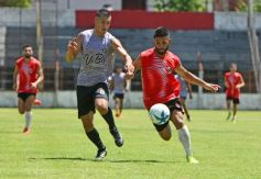 Foto de la galería: Guaraní derrotó a Atlético Posadas en otra jornada de amistosos en Villa Sarita