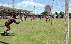 Foto de la galería: Guaraní derrotó a Atlético Posadas en otra jornada de amistosos en Villa Sarita