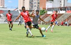 Foto de la galería: Guaraní derrotó a Atlético Posadas en otra jornada de amistosos en Villa Sarita