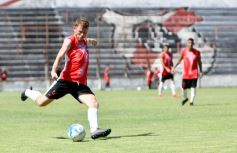 Foto de la galería: Guaraní derrotó a Atlético Posadas en otra jornada de amistosos en Villa Sarita