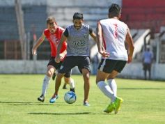 Foto de la galería: Guaraní derrotó a Atlético Posadas en otra jornada de amistosos en Villa Sarita