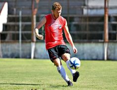 Foto de la galería: Guaraní derrotó a Atlético Posadas en otra jornada de amistosos en Villa Sarita