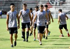 Foto de la galería: Guaraní derrotó a Atlético Posadas en otra jornada de amistosos en Villa Sarita