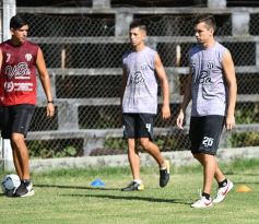 Foto de la galería: Guaraní derrotó a Atlético Posadas en otra jornada de amistosos en Villa Sarita