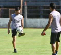 Foto de la galería: Guaraní derrotó a Atlético Posadas en otra jornada de amistosos en Villa Sarita