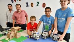 Foto de la galería: La Escuela de Robótica cerró los cursos de verano