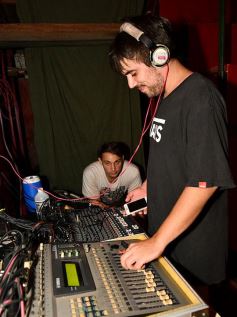 Foto de la galería: El Galpón de la Murga de la Estación vibró con el arte de la la Asociación de Músicas Unidas de Misiones