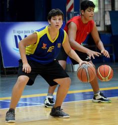 Foto de la galería: Huevo Sánchez dictó una interesantísima clínica de básquet en el Mitre