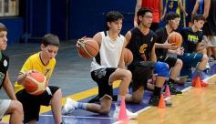 Foto de la galería: Huevo Sánchez dictó una interesantísima clínica de básquet en el Mitre