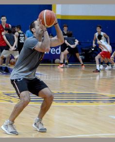 Foto de la galería: Huevo Sánchez dictó una interesantísima clínica de básquet en el Mitre
