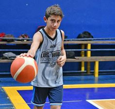 Foto de la galería: Huevo Sánchez dictó una interesantísima clínica de básquet en el Mitre