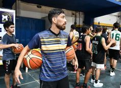 Foto de la galería: Huevo Sánchez dictó una interesantísima clínica de básquet en el Mitre