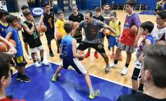 Foto de la galería: Huevo Sánchez dictó una interesantísima clínica de básquet en el Mitre