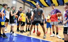 Foto de la galería: Huevo Sánchez dictó una interesantísima clínica de básquet en el Mitre