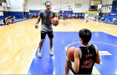 Foto de la galería: Huevo Sánchez dictó una interesantísima clínica de básquet en el Mitre