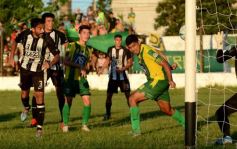 Foto de la galería: La Picada pegó primero ante Atlético Posadas