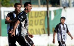 Foto de la galería: La Picada pegó primero ante Atlético Posadas