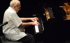 Foto de la galería: El pianista Miguel Ángel Estrella maravilló a todos con su concierto en el Teatro Lírico