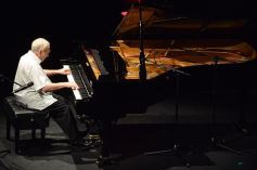 Foto de la galería: El pianista Miguel Ángel Estrella maravilló a todos con su concierto en el Teatro Lírico
