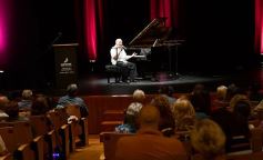 Foto de la galería: El pianista Miguel Ángel Estrella maravilló a todos con su concierto en el Teatro Lírico