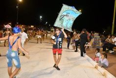 Foto de la galería: Postales de los Carnavales del Río: la noche que el ritmo pudo más que el frío