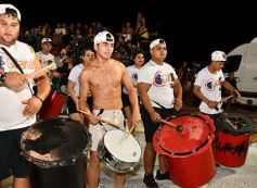 Foto de la galería: Postales de los Carnavales del Río: la noche que el ritmo pudo más que el frío