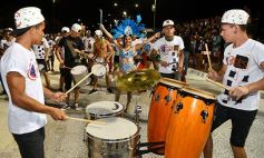 Foto de la galería: Postales de los Carnavales del Río: la noche que el ritmo pudo más que el frío