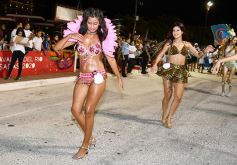 Foto de la galería: Postales de los Carnavales del Río: la noche que el ritmo pudo más que el frío