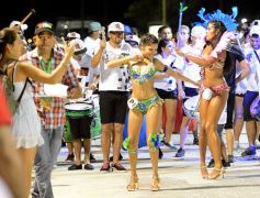 Foto de la galería: Postales de los Carnavales del Río: la noche que el ritmo pudo más que el frío