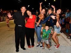 Foto de la galería: Postales de los Carnavales del Río: la noche que el ritmo pudo más que el frío