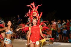 Foto de la galería: Postales de los Carnavales del Río: la noche que el ritmo pudo más que el frío
