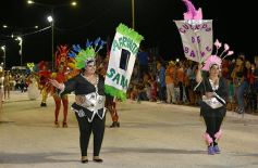 Foto de la galería: Postales de los Carnavales del Río: la noche que el ritmo pudo más que el frío