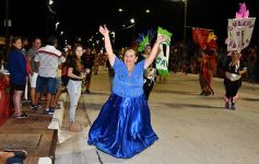 Foto de la galería: Postales de los Carnavales del Río: la noche que el ritmo pudo más que el frío