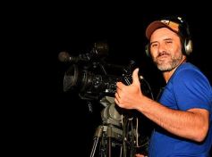 Foto de la galería: Postales de los Carnavales del Río: la noche que el ritmo pudo más que el frío